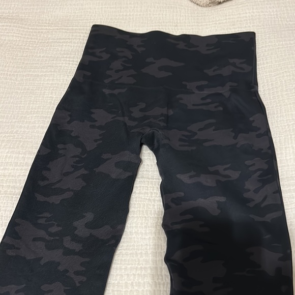 Black Camo Spanx Leggings - Picture 3 of 5